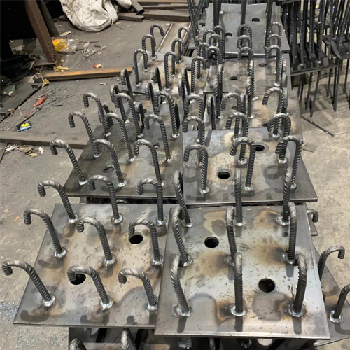 图纸中如何确定承德预埋件的位置？